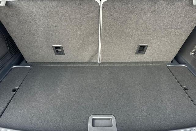 Photo of 2025 Star White Metallic Tri-Coat Ford Explorer