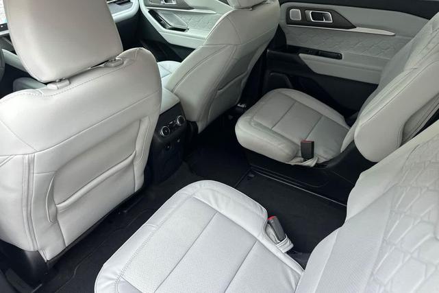 Photo of 2025 Star White Metallic Tri-Coat Ford Explorer
