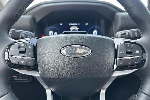 Photo of 2025 Star White Metallic Tri-Coat Ford Explorer