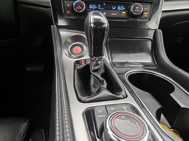 Photo of 2023 Silver Nissan Maxima