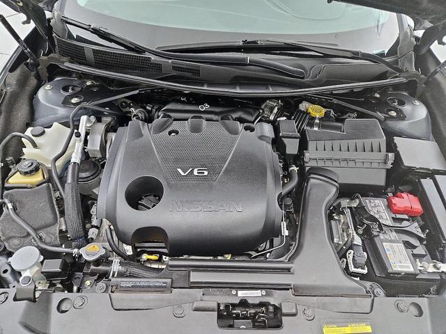 Photo of 2023 Silver Nissan Maxima