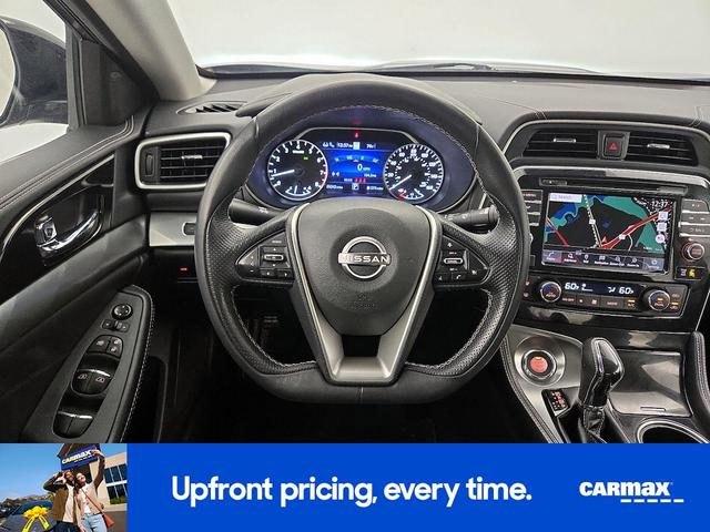 Photo of 2023 Silver Nissan Maxima