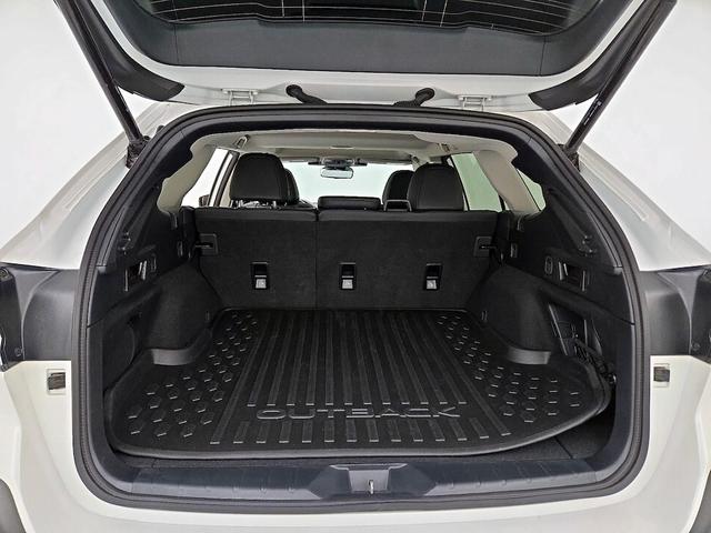Photo of 2024 White Subaru Outback