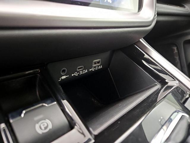 Photo of 2024 White Subaru Outback