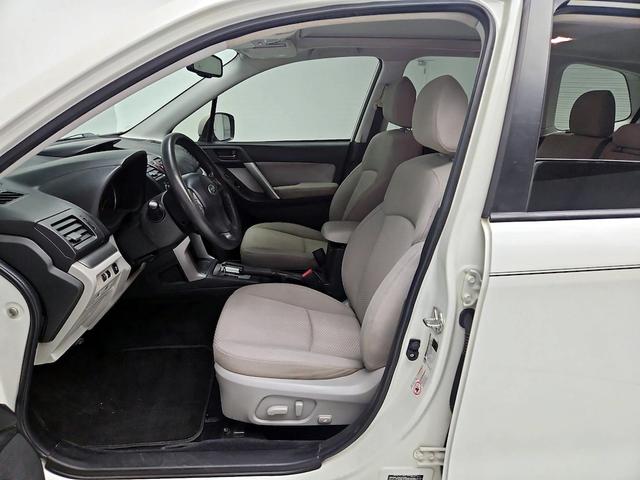 Photo of 2015 White Subaru Forester