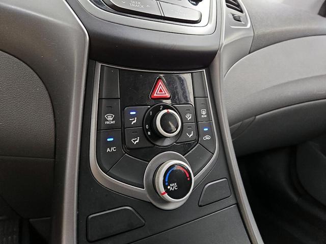 Photo of 2016 Silver Hyundai ELANTRA