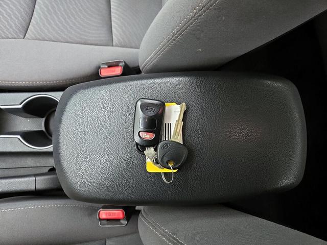 Photo of 2016 Silver Hyundai ELANTRA