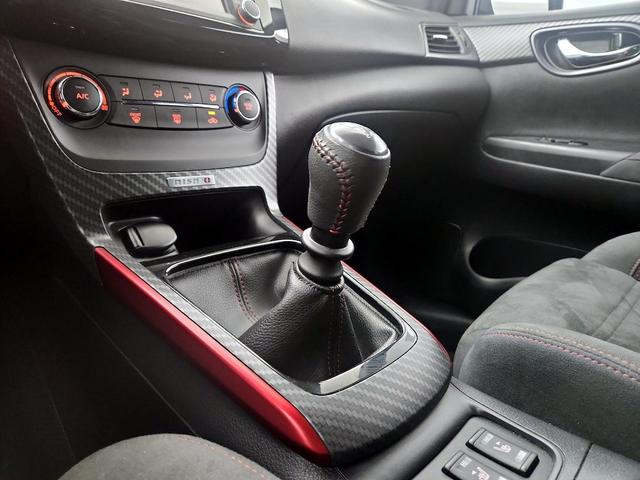 Photo of 2017 Pearl Nissan Sentra