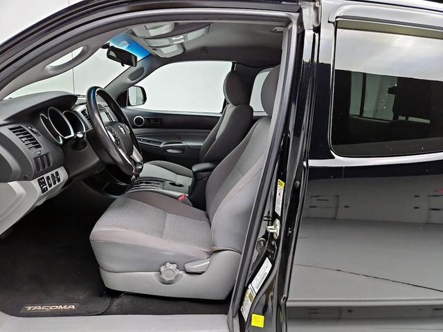 Photo of 2015 Black Toyota Tacoma