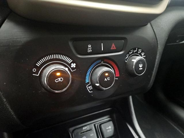 Photo of 2015 White Jeep Cherokee