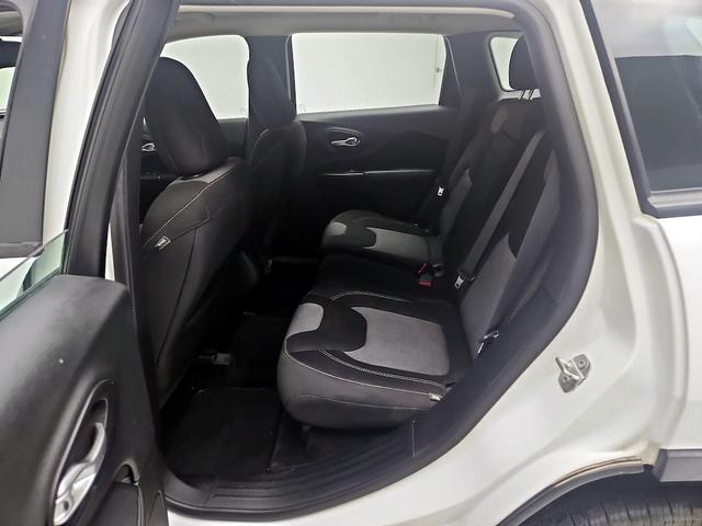 Photo of 2015 White Jeep Cherokee