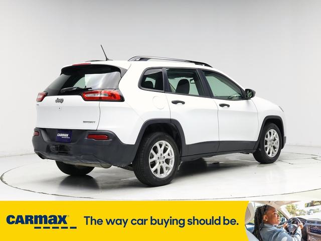Photo of 2015 White Jeep Cherokee