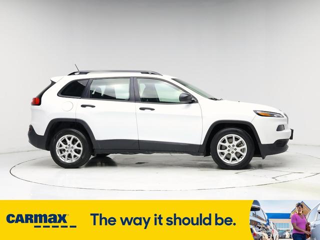 Photo of 2015 White Jeep Cherokee