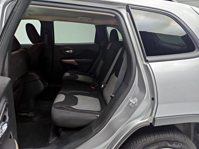 Photo of 2017 Silver Jeep Cherokee