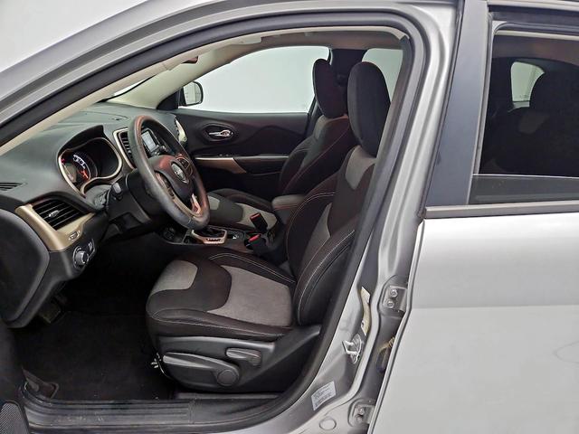 Photo of 2017 Silver Jeep Cherokee