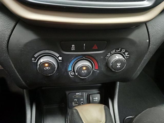 Photo of 2017 Silver Jeep Cherokee