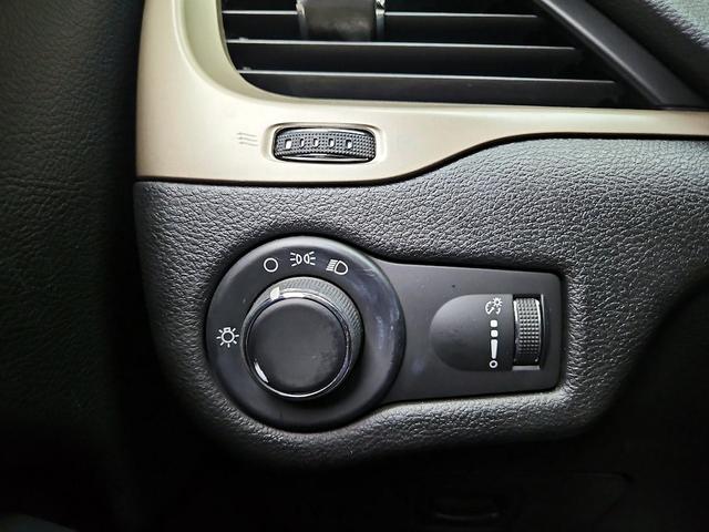 Photo of 2017 Silver Jeep Cherokee