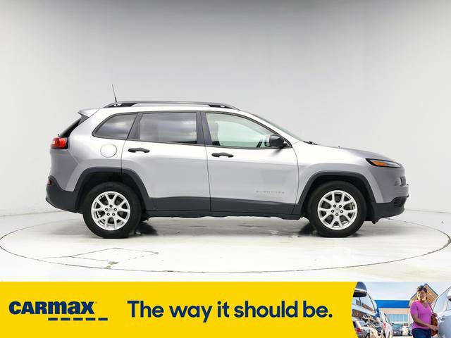 Photo of 2017 Silver Jeep Cherokee