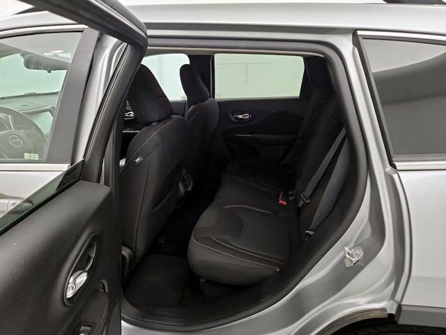Photo of 2017 Gray Jeep Cherokee