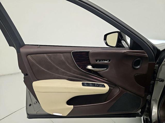 Photo of 2020 Gray Lexus LS 500