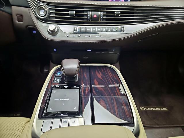 Photo of 2020 Gray Lexus LS 500