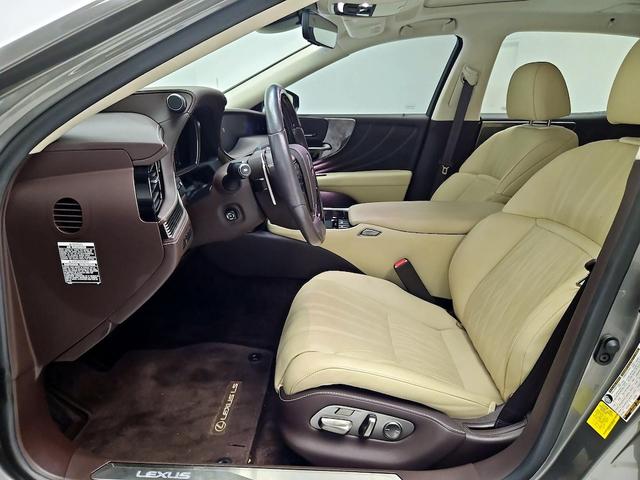 Photo of 2020 Gray Lexus LS 500