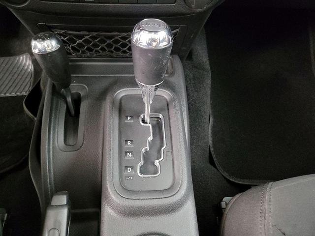 Photo of 2015 White Jeep Wrangler