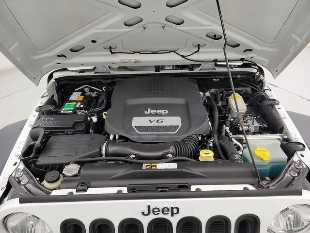 Photo of 2015 White Jeep Wrangler