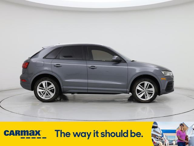 Photo of 2017 Gray Audi Q3