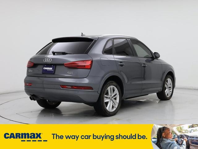 Photo of 2017 Gray Audi Q3