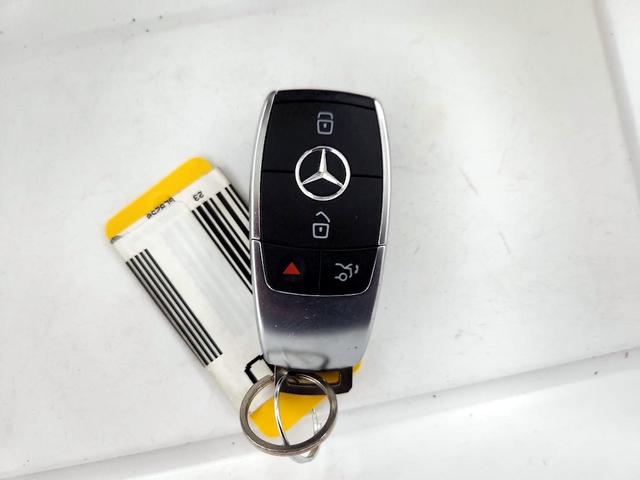 Photo of 2023 Black Mercedes-Benz GLB 250