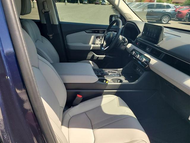 Photo of 2025 Obsidian Blue Pearl Honda Pilot