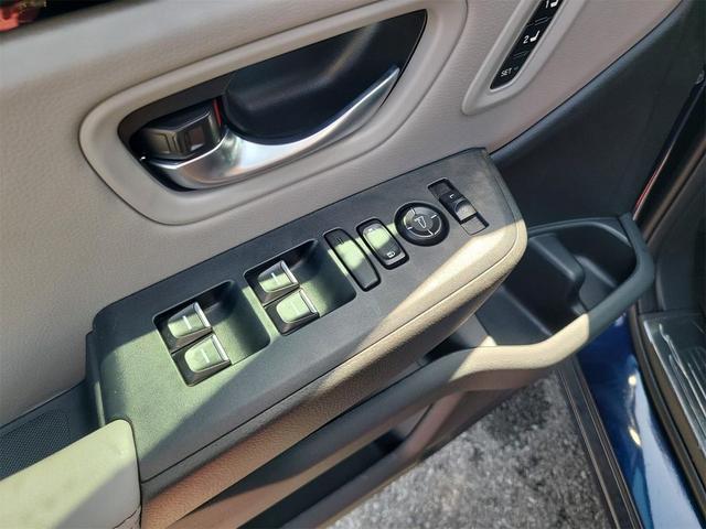 Photo of 2025 Obsidian Blue Pearl Honda Pilot