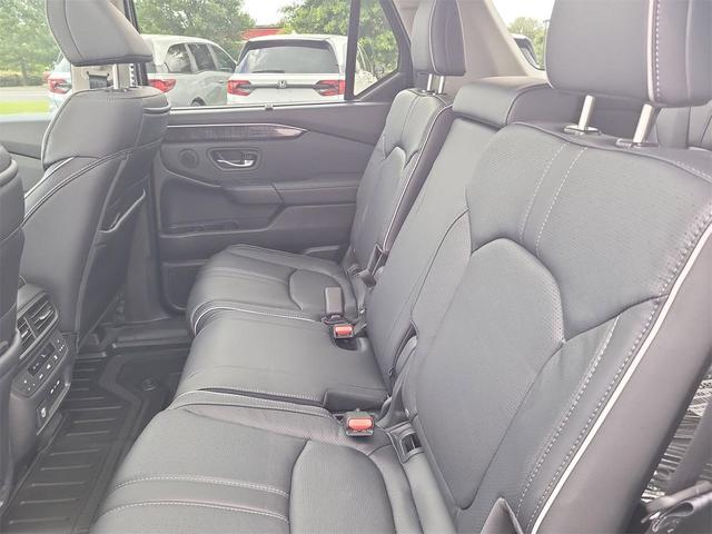Photo of 2025 Crystal Black Pearl Honda Pilot