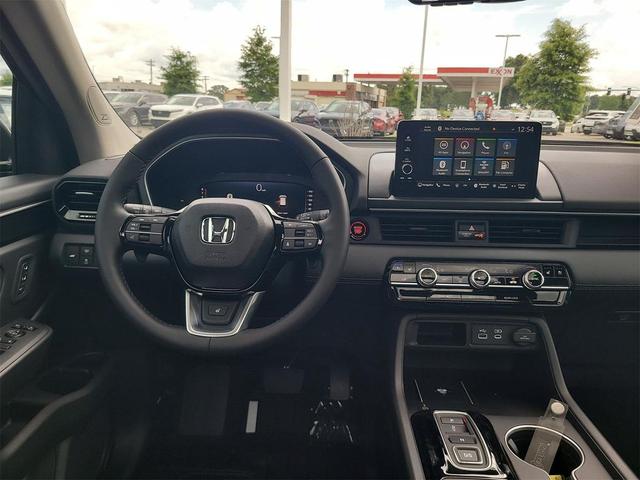Photo of 2025 Crystal Black Pearl Honda Pilot