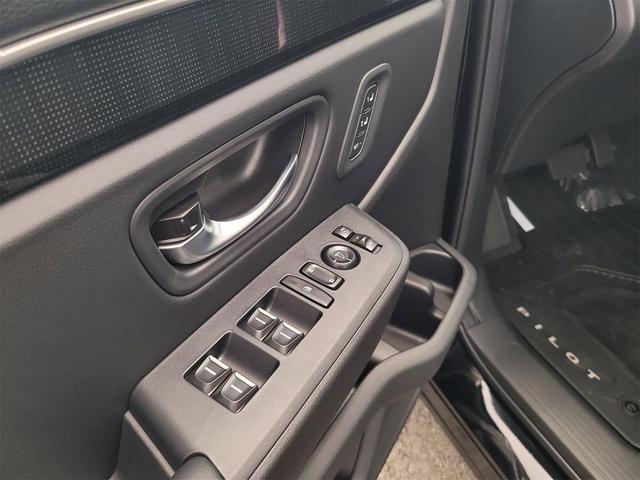 Photo of 2025 Crystal Black Pearl Honda Pilot