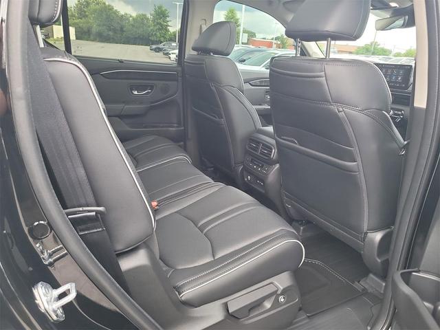 Photo of 2025 Crystal Black Pearl Honda Pilot