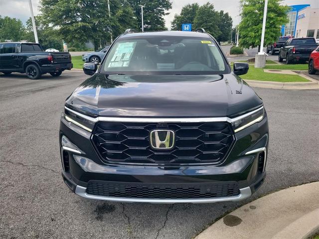 Photo of 2025 Crystal Black Pearl Honda Pilot