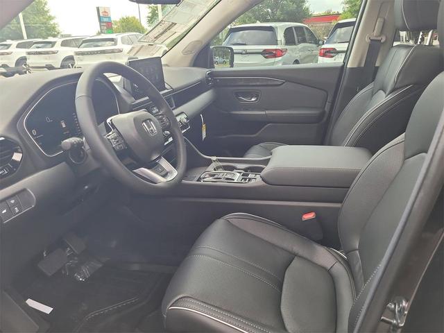 Photo of 2025 Crystal Black Pearl Honda Pilot