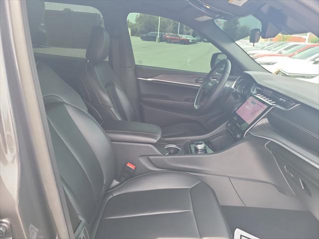 Photo of 2025 Baltic Gray Metallic Clearcoat Jeep Grand Cherokee L