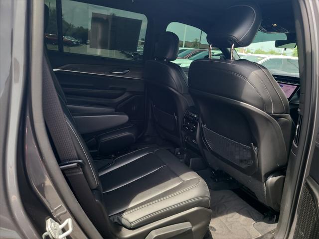 Photo of 2025 Baltic Gray Metallic Clearcoat Jeep Grand Cherokee L