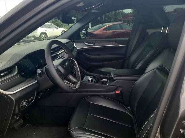 Photo of 2025 Baltic Gray Metallic Clearcoat Jeep Grand Cherokee L