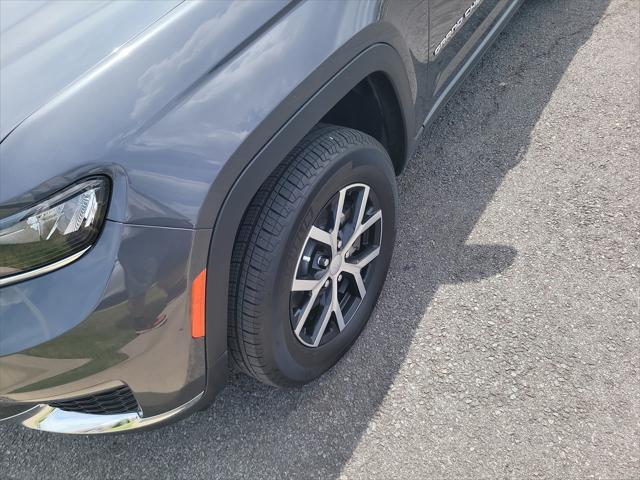 Photo of 2025 Baltic Gray Metallic Clearcoat Jeep Grand Cherokee L