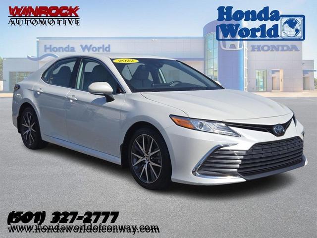 Photo of 2022 Wind Chill Pearl Toyota Camry