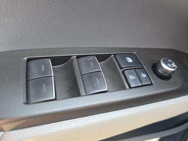 Photo of 2022 Wind Chill Pearl Toyota Camry