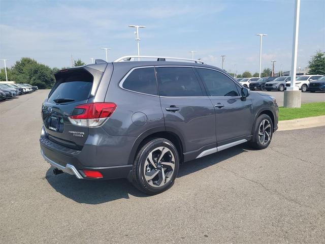 Photo of 2023 Gray Metallic Subaru Forester