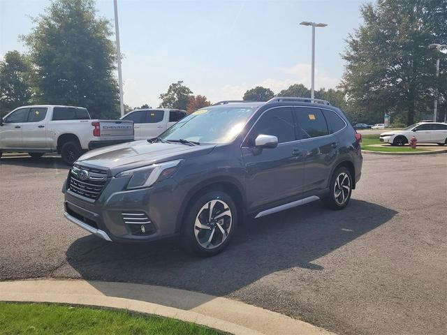 Photo of 2023 Gray Metallic Subaru Forester