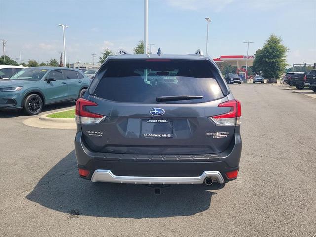 Photo of 2023 Gray Metallic Subaru Forester