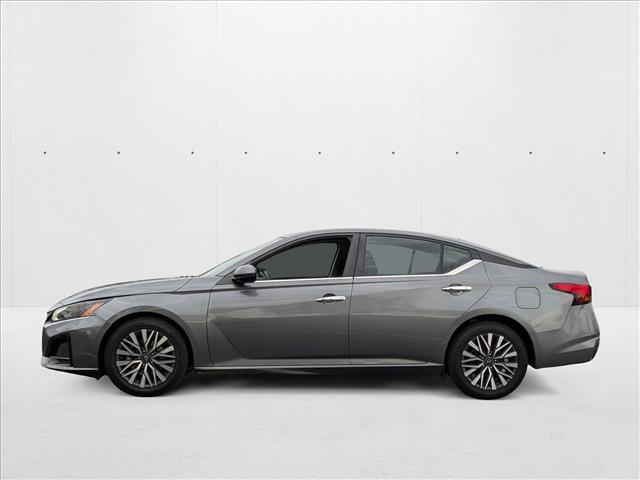 Photo of 2023 Gun Metallic Nissan Altima