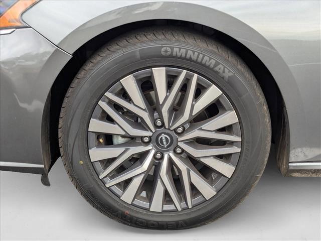 Photo of 2023 Gun Metallic Nissan Altima
